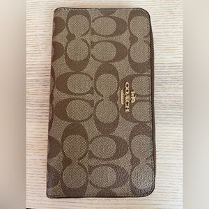 Medium zip wallet